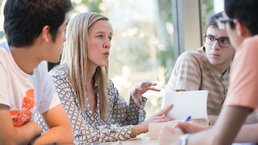 Professor talks to students