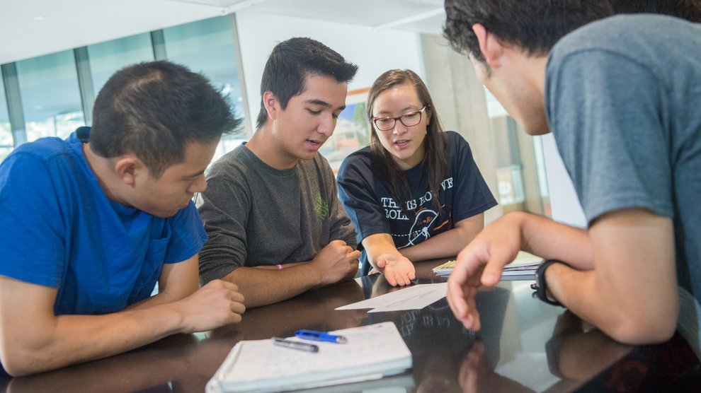 Students work together in a lab