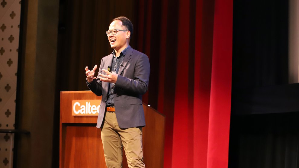 Image of Zhongwen Zhan standing on stage