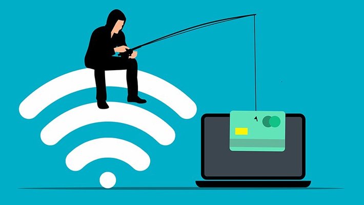 Attacker phishing.
