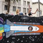 Sofia Fatigoni and Riccardo Caniato on the Caltech float