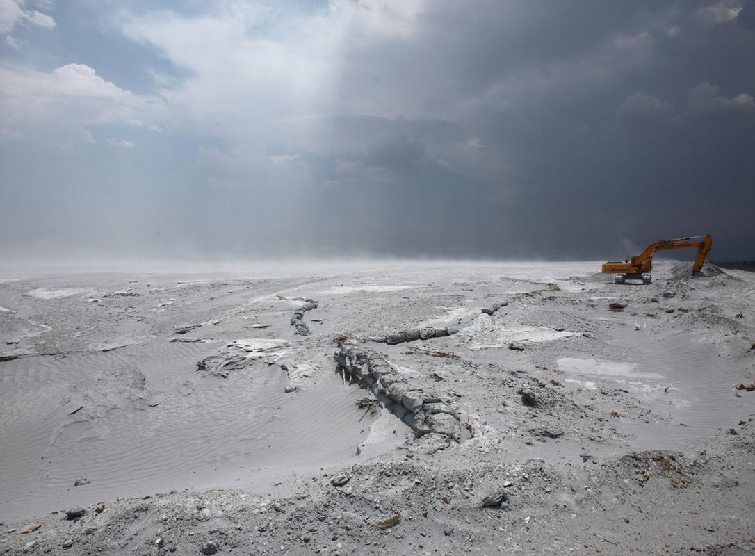 Fly ash in the Yangtze Basin
