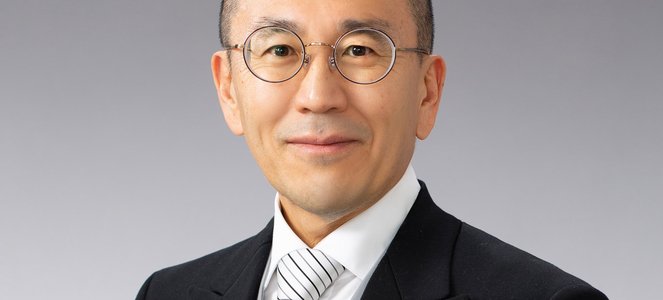 Hirosi Ooguri wearing a suit and tie.
