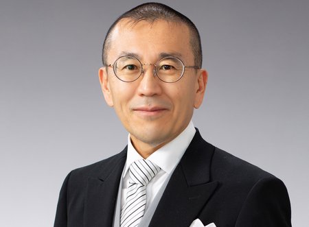 Hirosi Ooguri wearing a suit and tie.