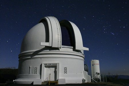 Picture of the Samuel Oschin dome at night.